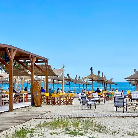 Mamaia North Apartments *